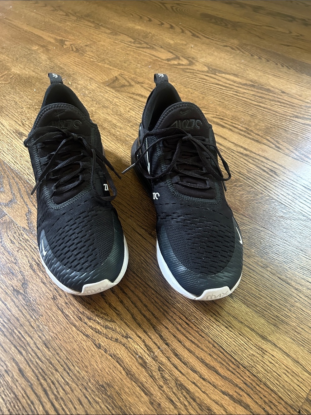 Nike Men's Black and White Air Max 270 Sneakers - Picture 2 of 7